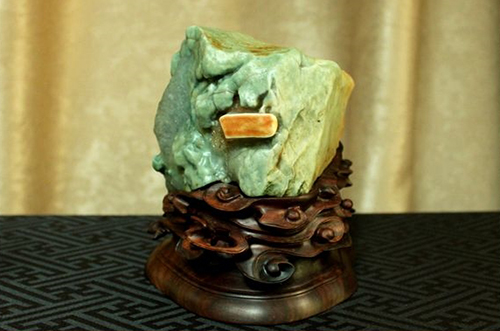 红碧玉与鸡血红的区别,什么颜色的和田碧玉最贵