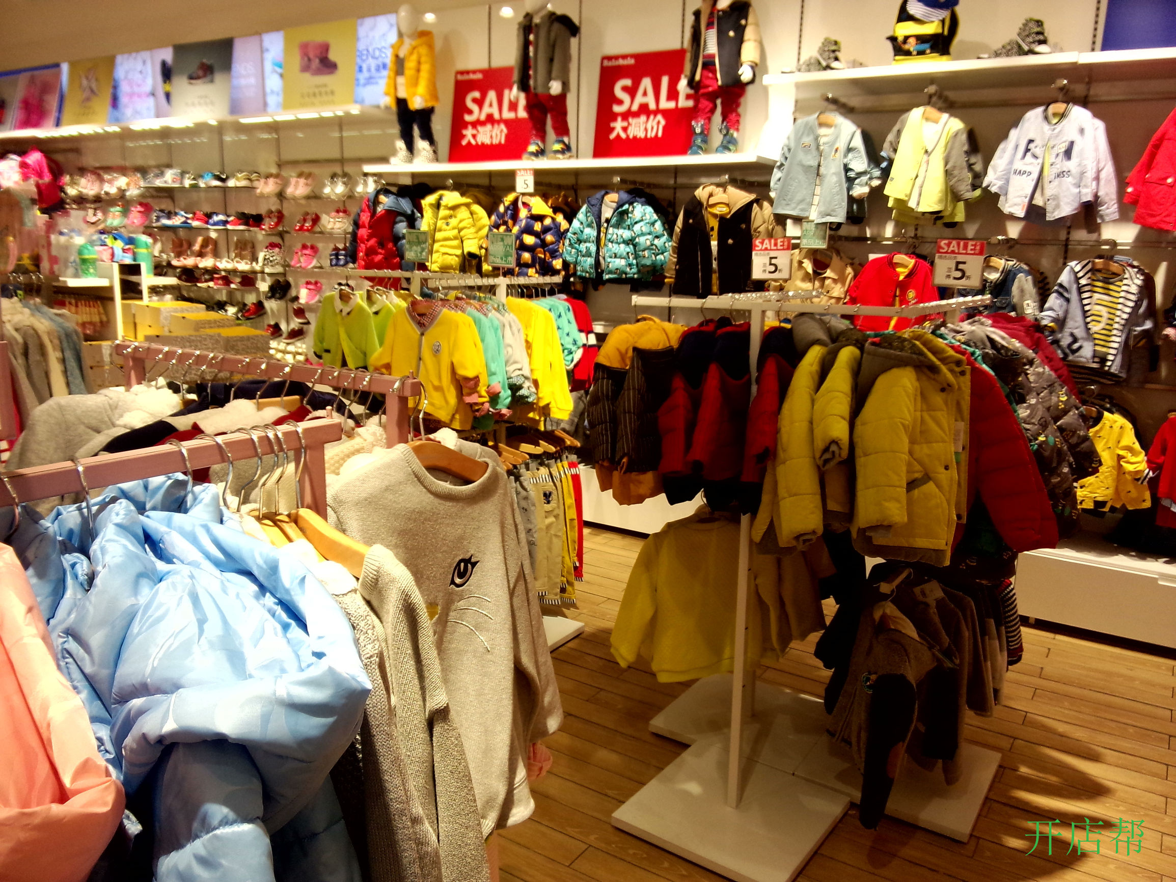 如何开一家巴拉巴拉童装店,开一个巴拉巴拉专卖店要多少钱