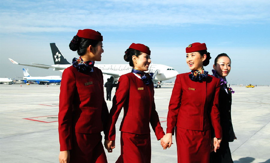 绿皮车和高铁乘务员工资待遇,高铁乘务员工资最低有多少