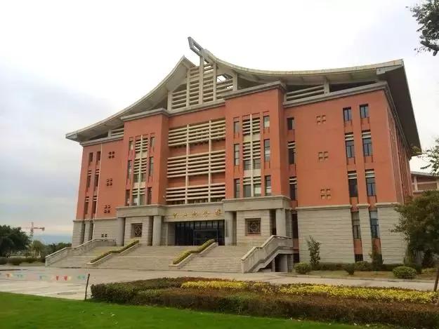 厦大入选全球12所最美大学！像花园一样的大学厦门原来这么多