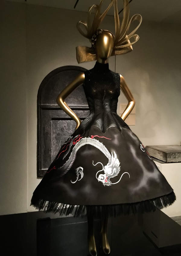 2017年女装流行趋势,2024年最流行潮流夏季女装