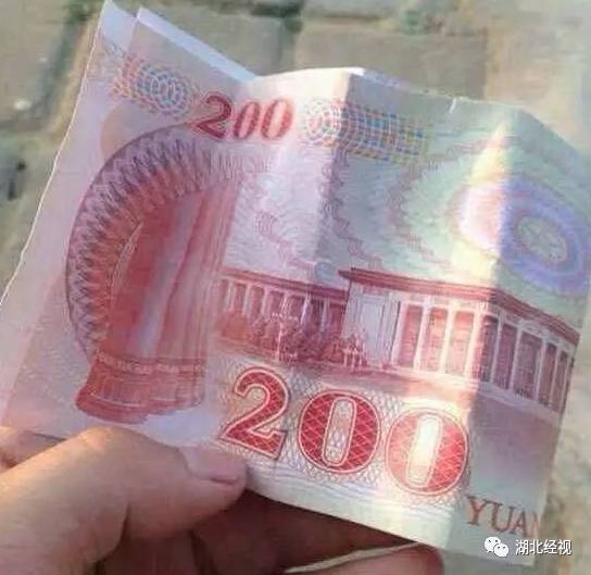 外卖里面有尿气味,外卖里吃出一股馊味咋办