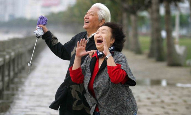 李小璐的脸经历了什么,李小璐脸很大吗