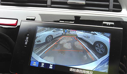 它顶配不到12万轻松装4个大登机箱省油堪比混动