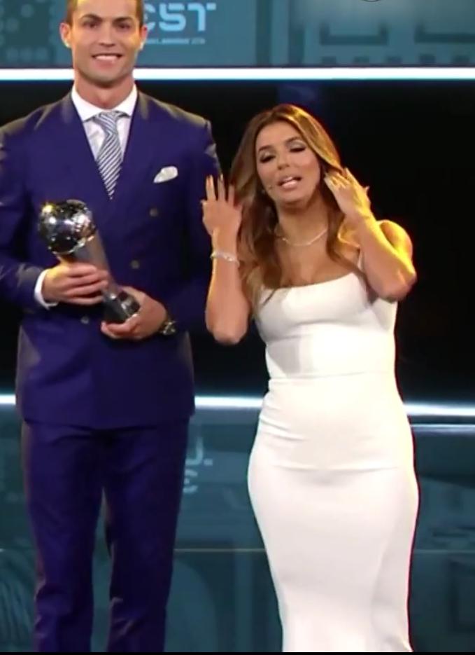 伊娃出席足联典礼轻车熟路秀成熟之美帕克依然有酒伊娃却不能陪