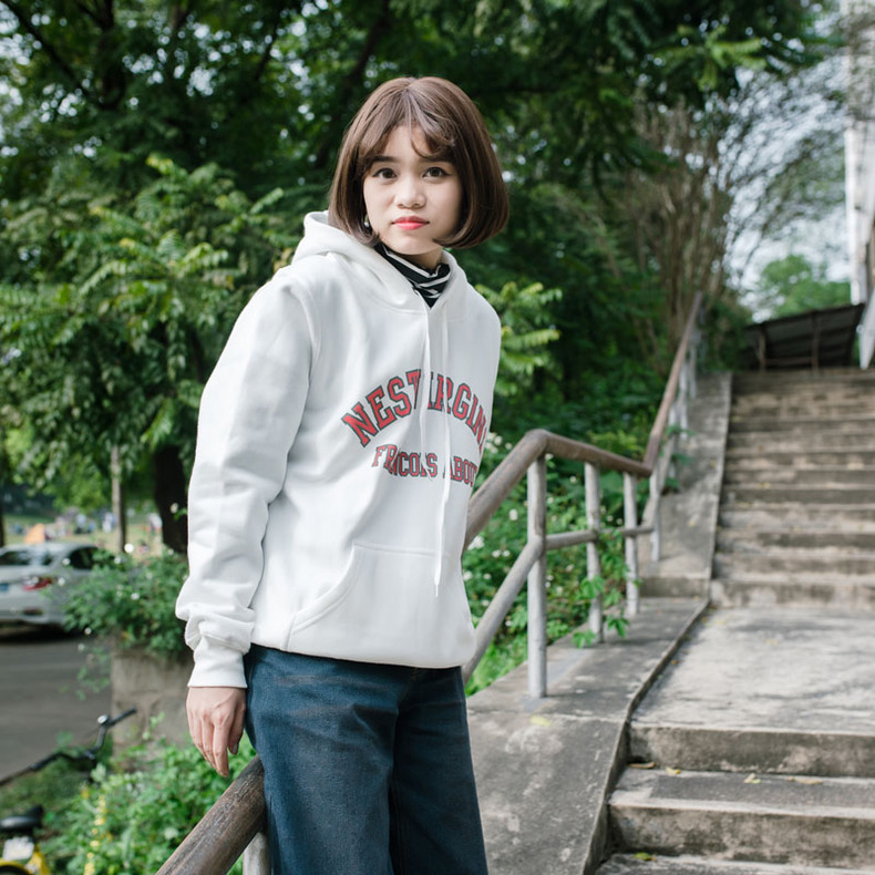 韩剧穿搭秋冬大衣卫衣,韩剧连帽拉链卫衣搭配裤子