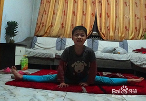 怎样自己练习劈叉,怎么自己练劈叉横叉和竖叉