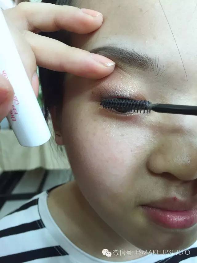 单眼皮双眼皮一单一双,单眼皮调整眼型的方法