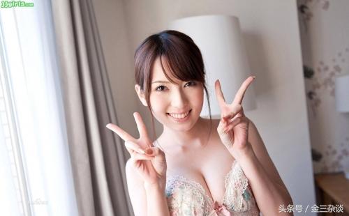 中日韩对比韩国语,中日韩三个版本的歌曲