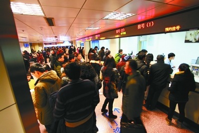 孕妇戴医用手套产检,为什么现在的孕妇要检查那么多