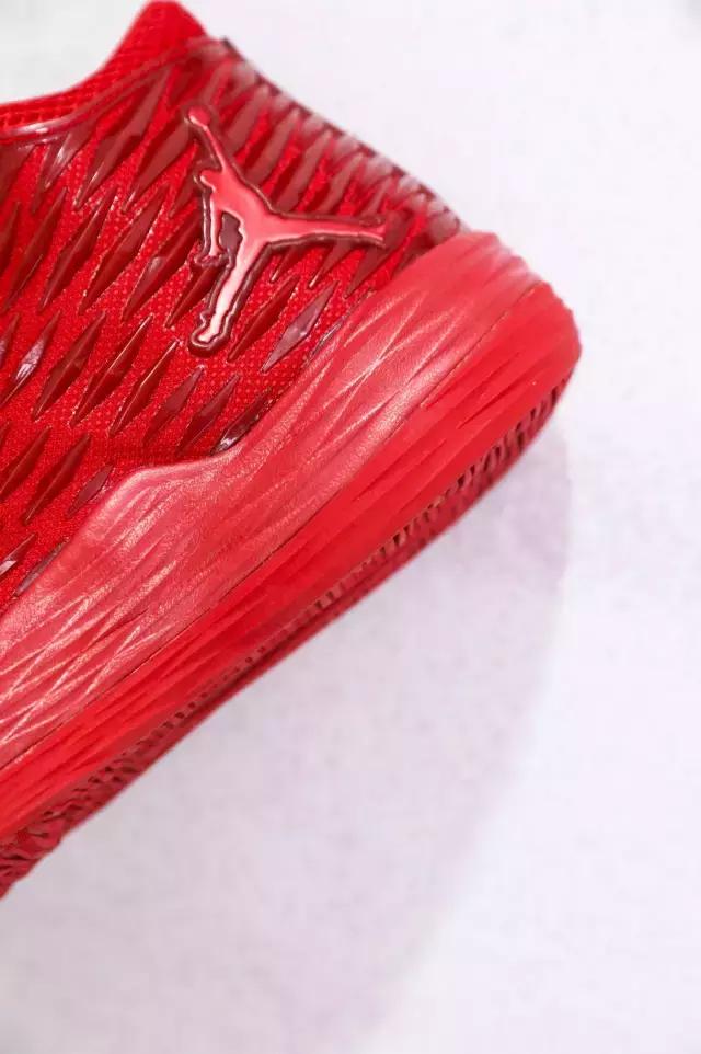 我们带着MeloM13来到即将重装开业的NIKE体验店