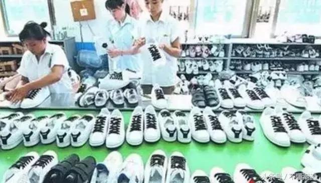 假的supreme一眼能看出来吗,真假supreme鞋子