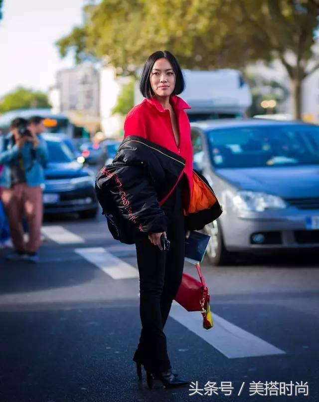 改变了以往羽绒服臃肿的缺点,穿起来显胖的长款羽绒服