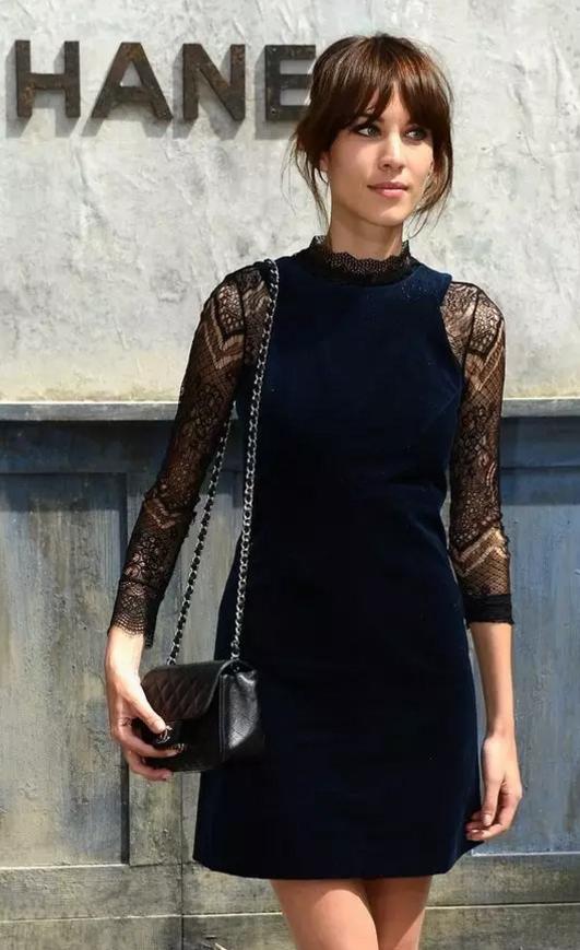 年会穿的太隆重好吗,年会穿什么显得很有钱