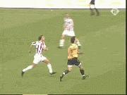 德罗巴训斥假摔队友2010,德罗巴回到更衣室怒斥假摔队友