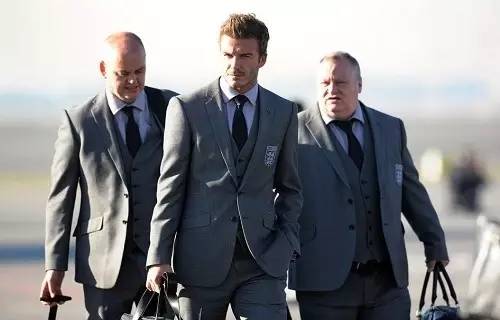 足球谁穿西装最帅,足球运动员穿西装最帅