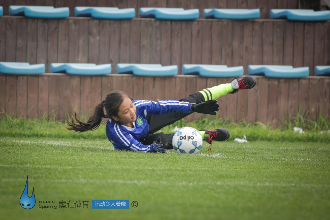足球女孩反差转场,定格女生版