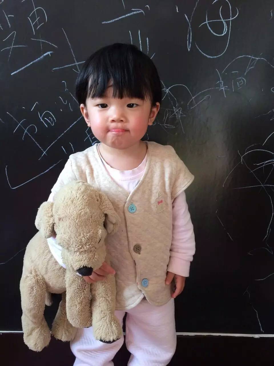 读者来稿丨抱着邦尼兔睡觉、拎着定型枕逛街、在公园里给土豆推秋千……小朋友的安抚物大集合！