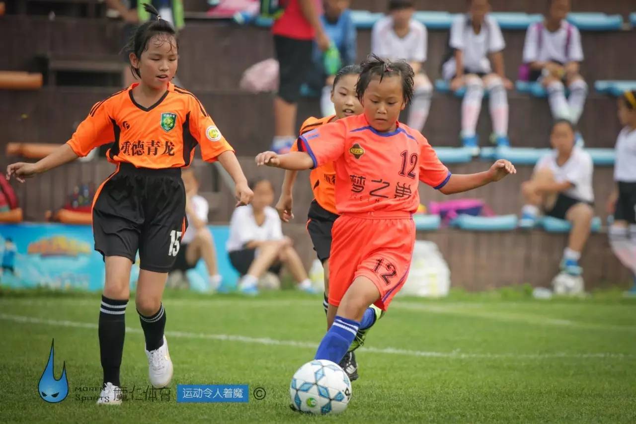 足球女孩反差转场,定格女生版