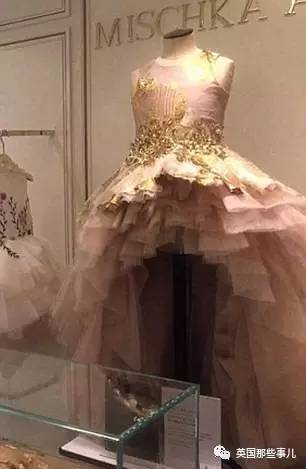 两岁能干嘛？人家的两岁……已经开始各种走秀代言了……