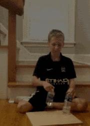 春节假期快来试试这个火爆全球的翻水瓶挑战吧~