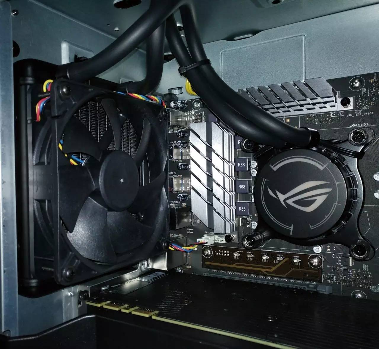 「评测」售价堪比真车ROG玩家国度GT51CA“超跑”台式PC