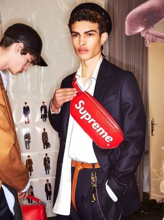 轰动时尚圈LouisVuittonXSupreme系列