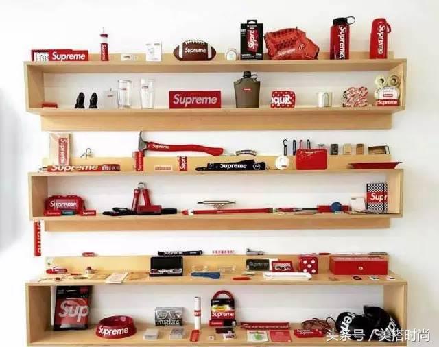 supreme每件衣服上都有镭射标嘛,supreme衣服值多少钱