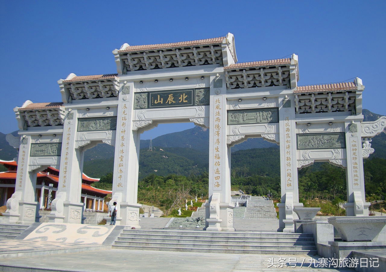 厦门唯一一个有海且叫厦门的城市,厦门是个风景优美的城市