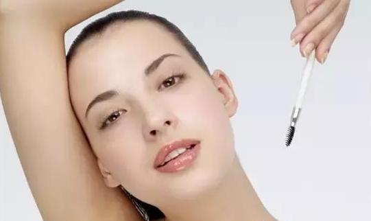 睫毛膏卸妆和刷法技巧,睫毛膏用水还是油怎么才能卸干净