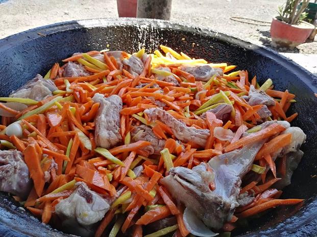 各地美食街的新疆肉串,新疆特色小南坑烤串