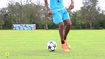 里瓦尔多踢球姿势为何幅度大,里瓦尔多三角过人