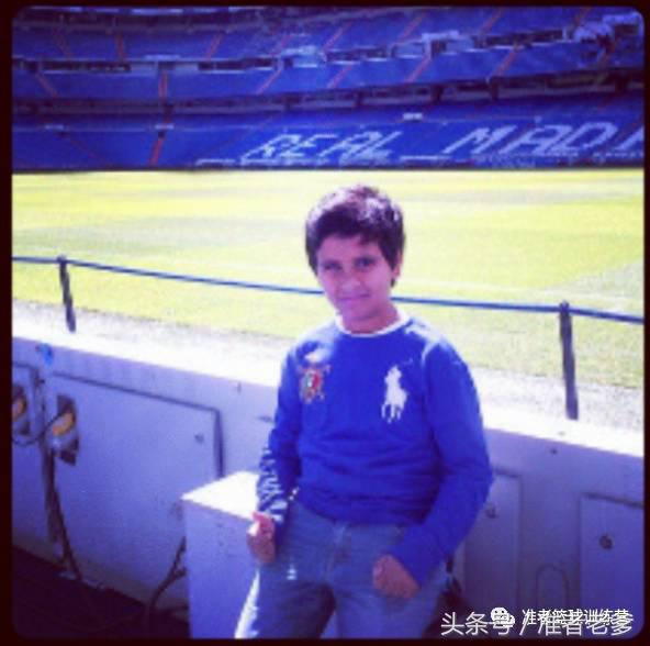 14岁迪拜男孩花200万买球鞋，叔叔阿姨你们穷爆了！