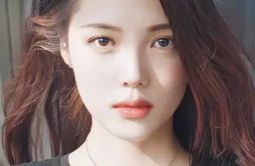 涂上口红整个人都有气色了,涂上这支口红永远嘴角上扬