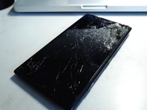 华为手机屏幕碎了壳烂了,华为手机进水清理一下水要多少钱