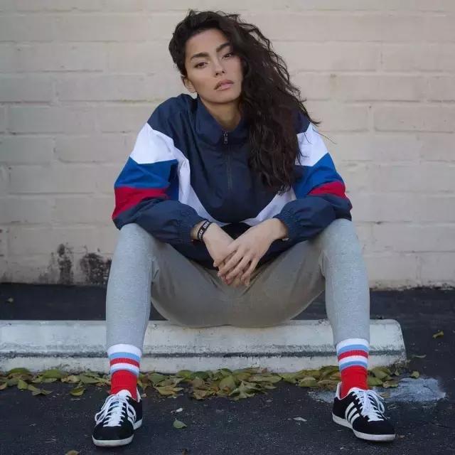 杨幂同款小白鞋阿迪达斯,杨幂小布鞋