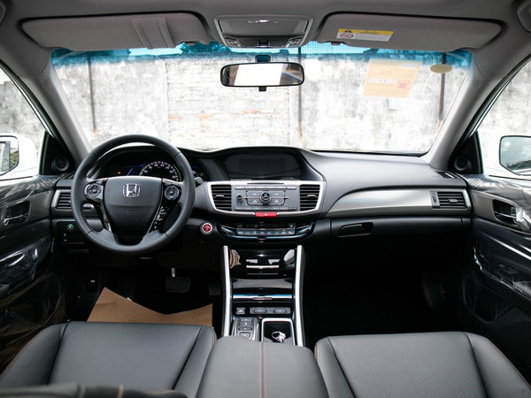 如何评价新一代雅阁的造型,老车欣赏翻新后的六代雅阁