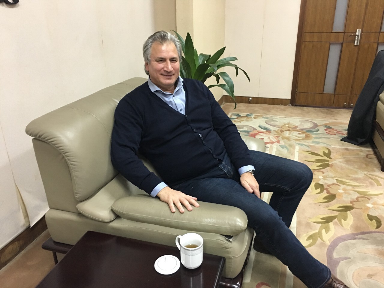 他是有青田血统的荷兰前国脚，要在浙江打造一支带着克鲁伊夫印记的球队！