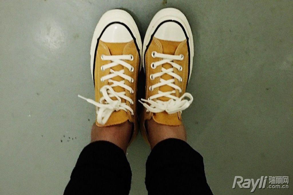 关晓彤马丁靴搭配,关晓彤美体裤老爹鞋穿搭