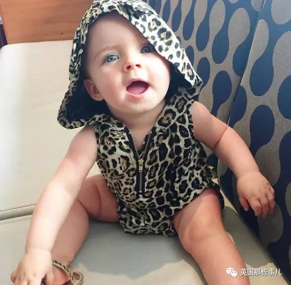 两岁能干嘛？人家的两岁……已经开始各种走秀代言了……