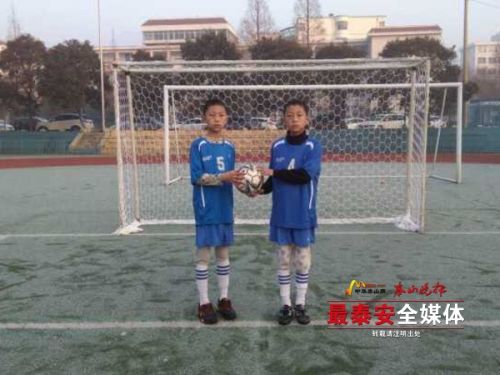 校园足球精英训练营营员,足球训练营开班