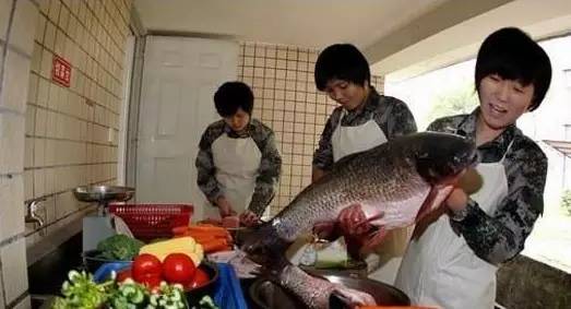 军营里的专属年味儿,走进军营感受浓浓年味儿