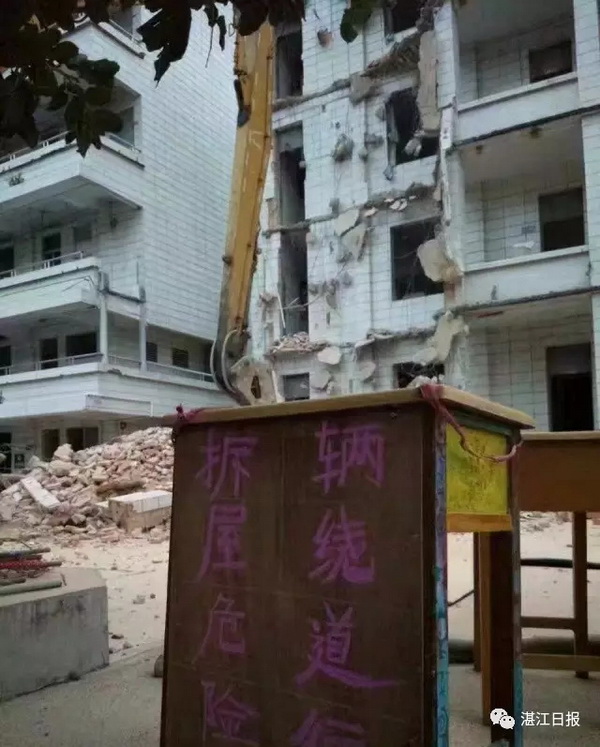 旧校区拆除重建,被拆除的旧教学楼