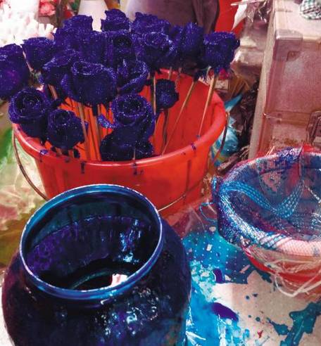 情人节蓝色妖姬好卖吗,情人节蓝色妖姬假花