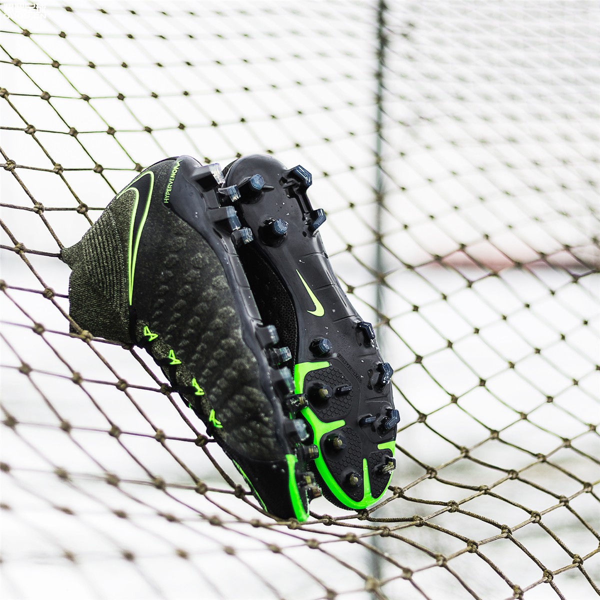 耐克发布毒锋IIITechCraft袋鼠皮版本足球鞋