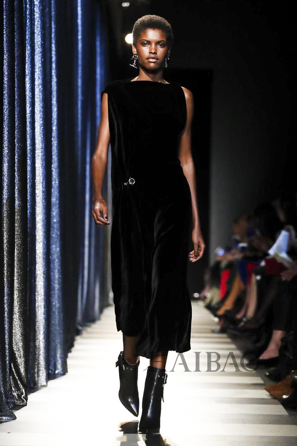 浪漫与柔媚的无限延伸！Monse2017秋冬女装秀，海报网带你亲临2017秋冬纽约时装周