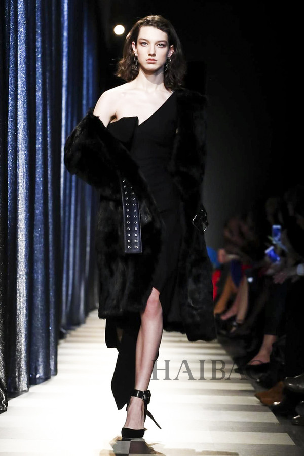 浪漫与柔媚的无限延伸！Monse2017秋冬女装秀，海报网带你亲临2017秋冬纽约时装周