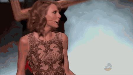 警方查获假冒奢侈品包包,百余件侵权假大牌被海关查获