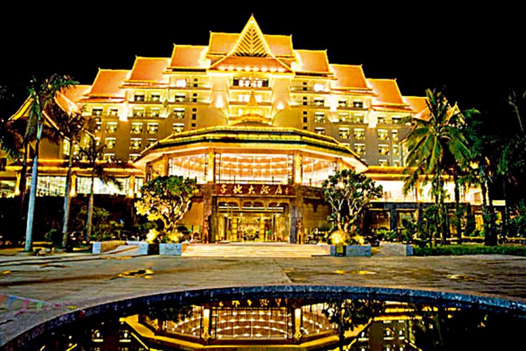 西双版纳从下飞机开始的攻略,进入西双版纳的视频