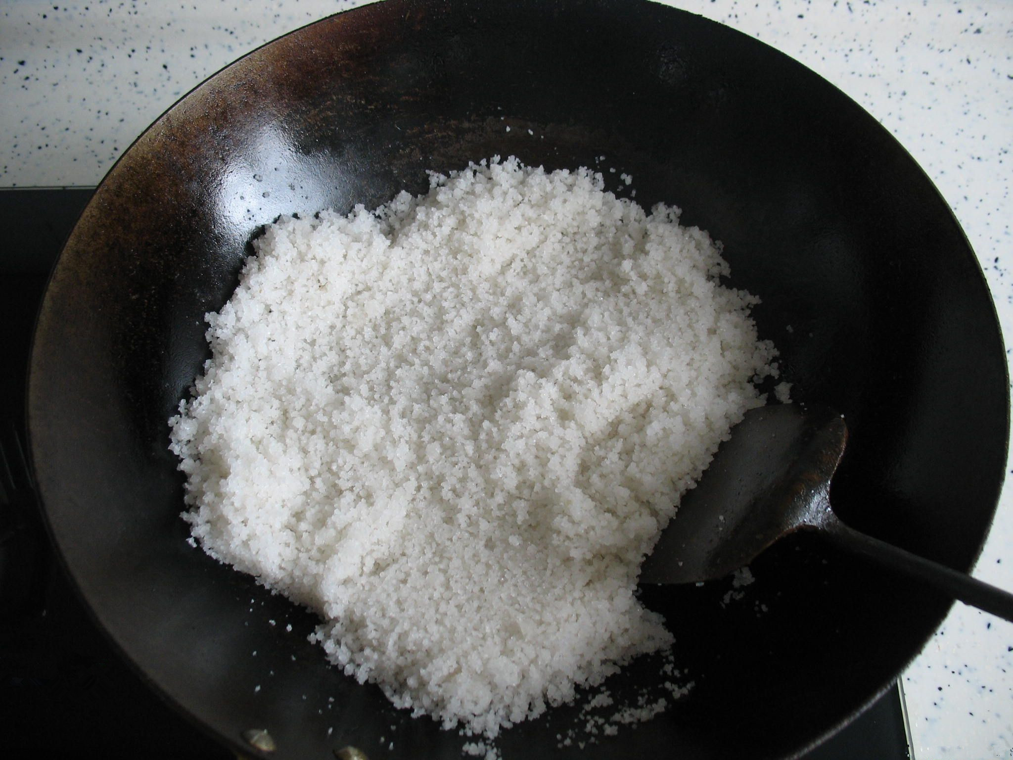 新买的铁锅怎么去锈效果最好,新手应该买什么铁锅不会生锈